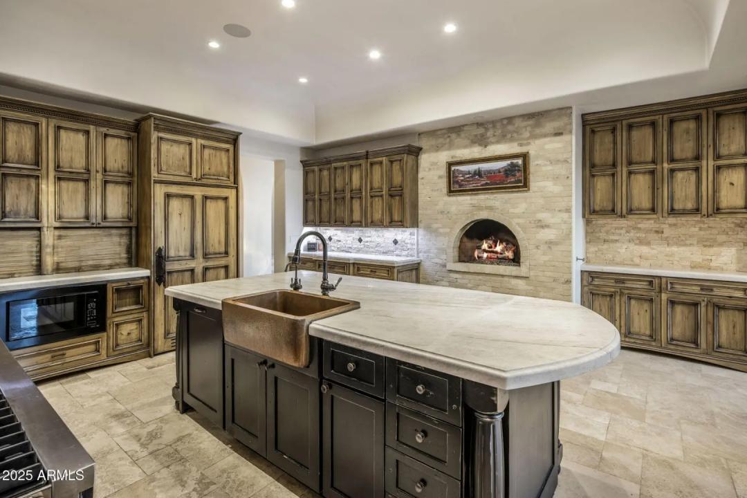 Real Estate Picture 14
