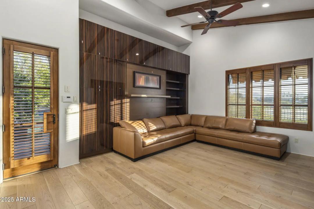 Real Estate Picture 50