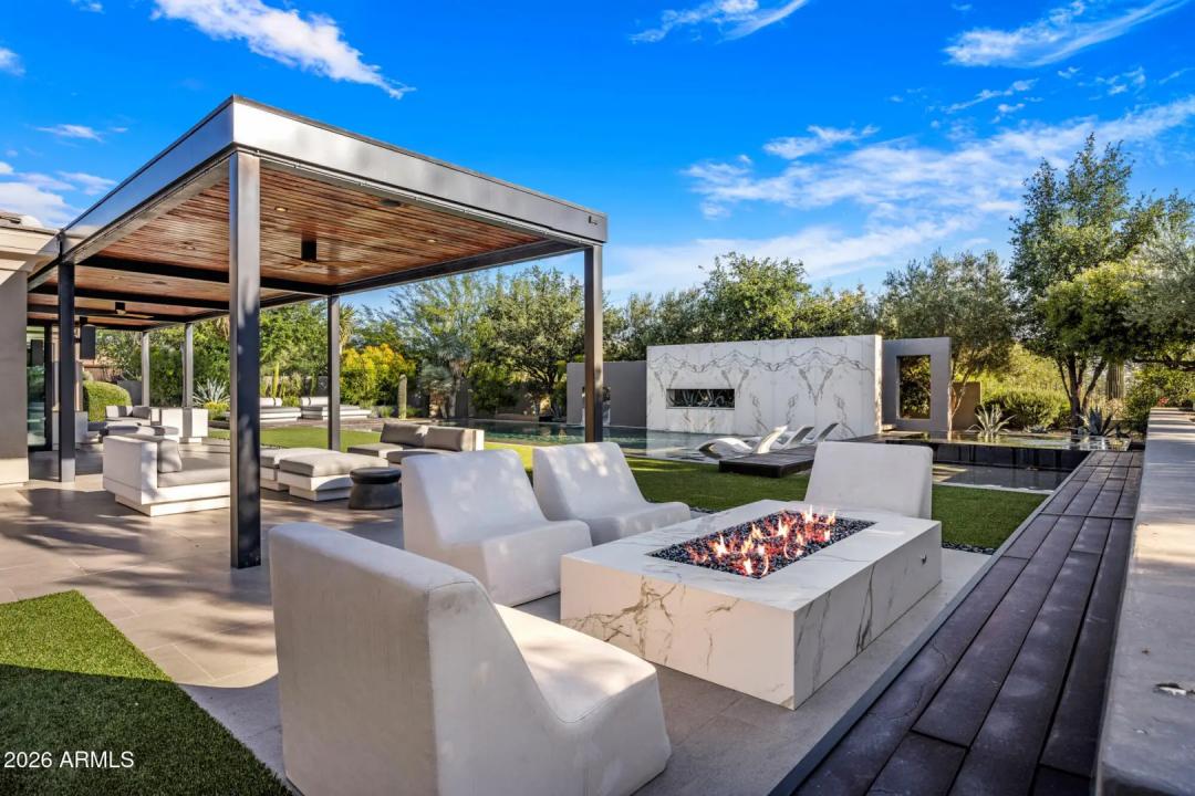 Real Estate Picture 4