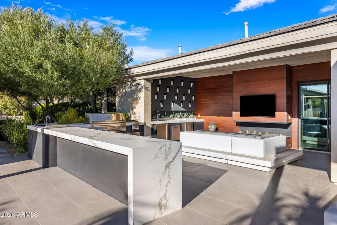 Real Estate Picture 5