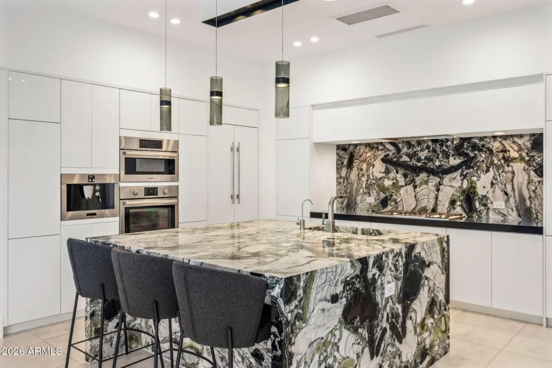 Real Estate Picture 9