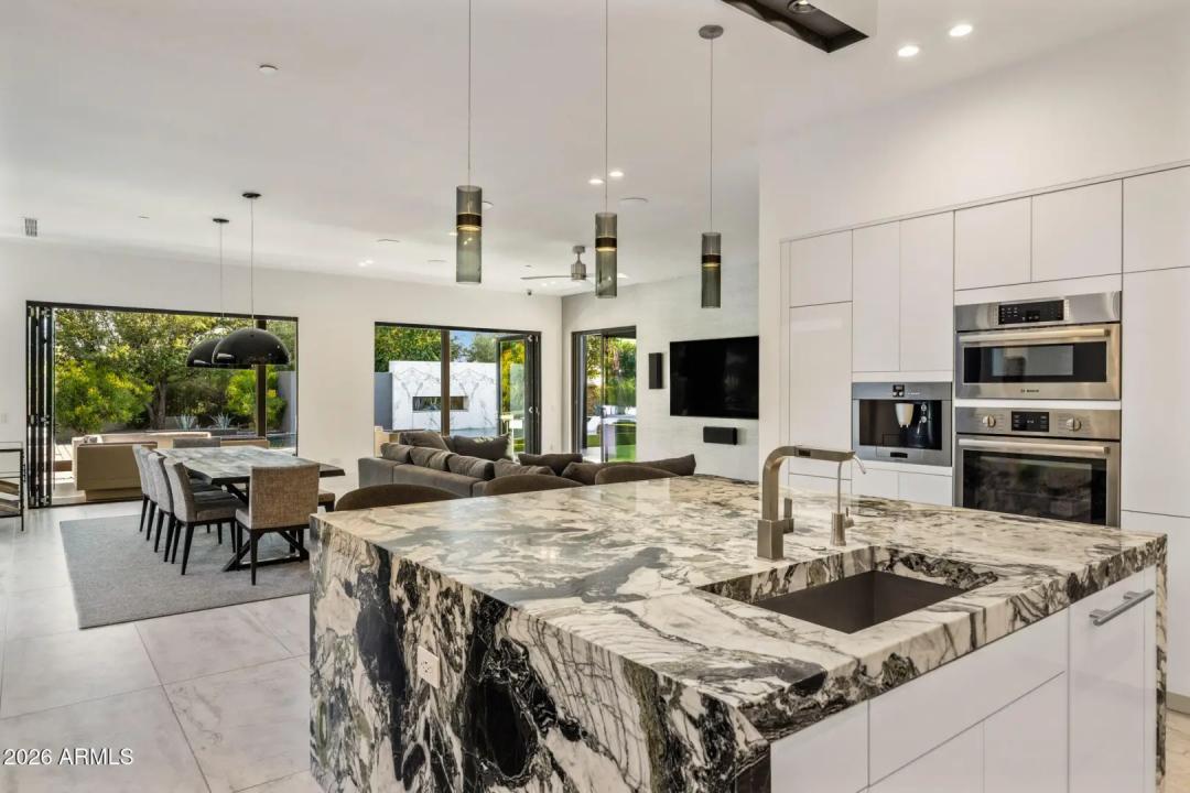 Real Estate Picture 10