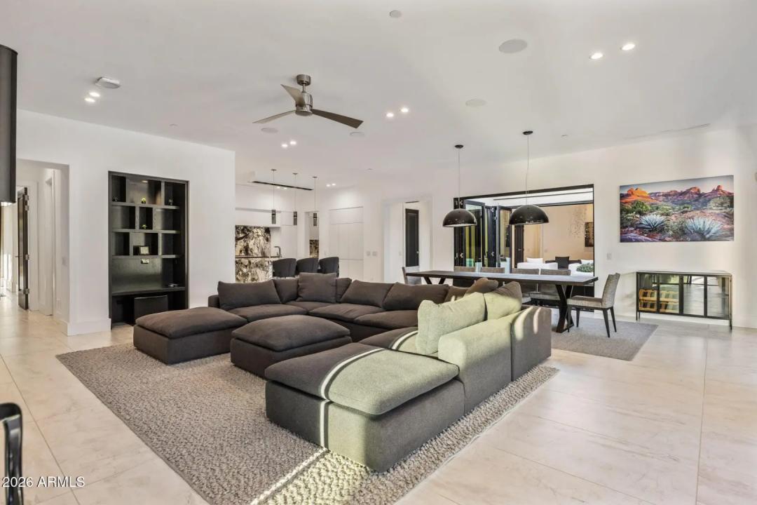 Real Estate Picture 12