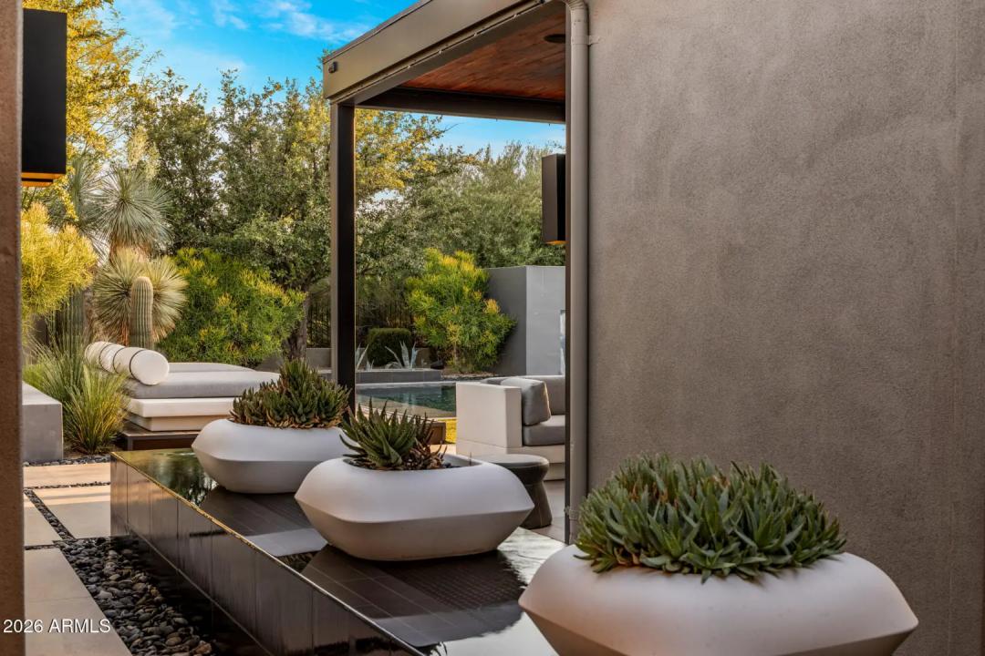 Real Estate Picture 14