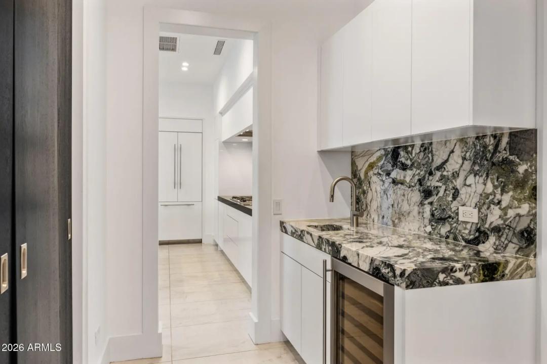 Real Estate Picture 11