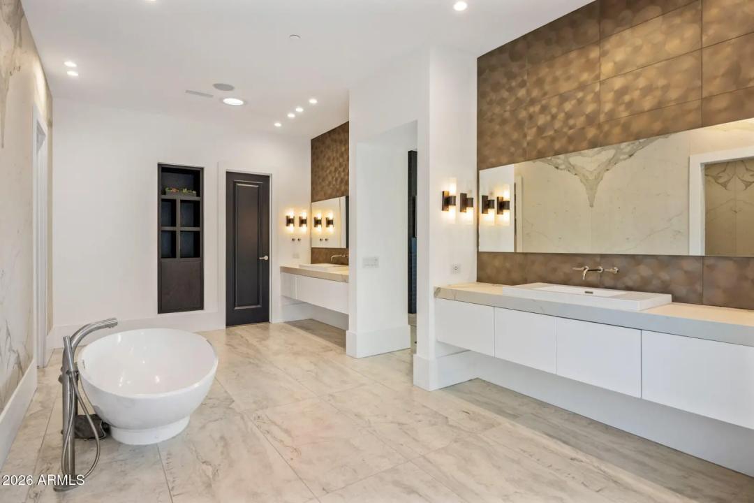 Real Estate Picture 19