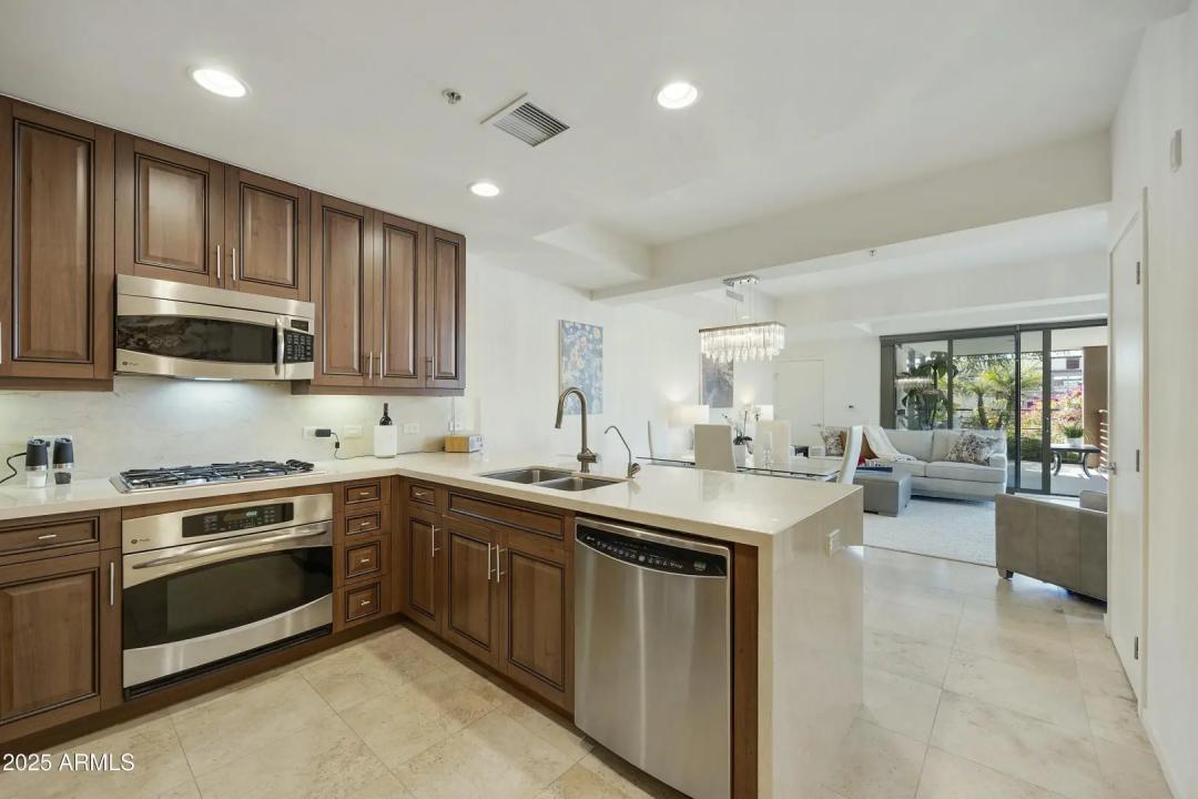 Real Estate Picture 4