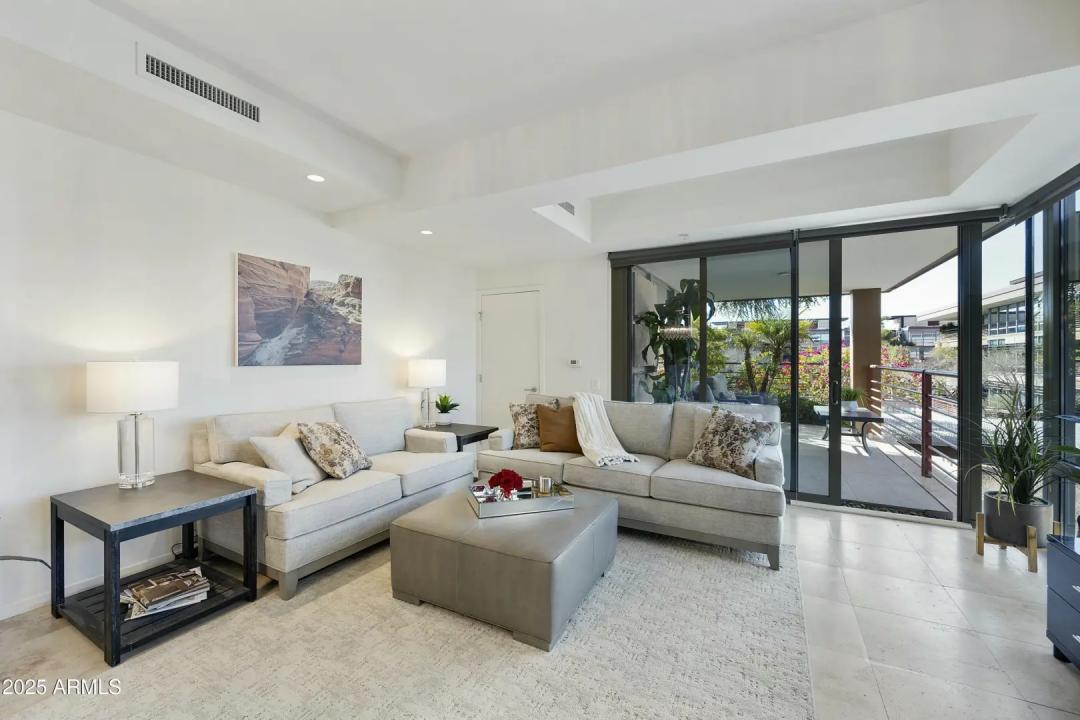 Real Estate Picture 11