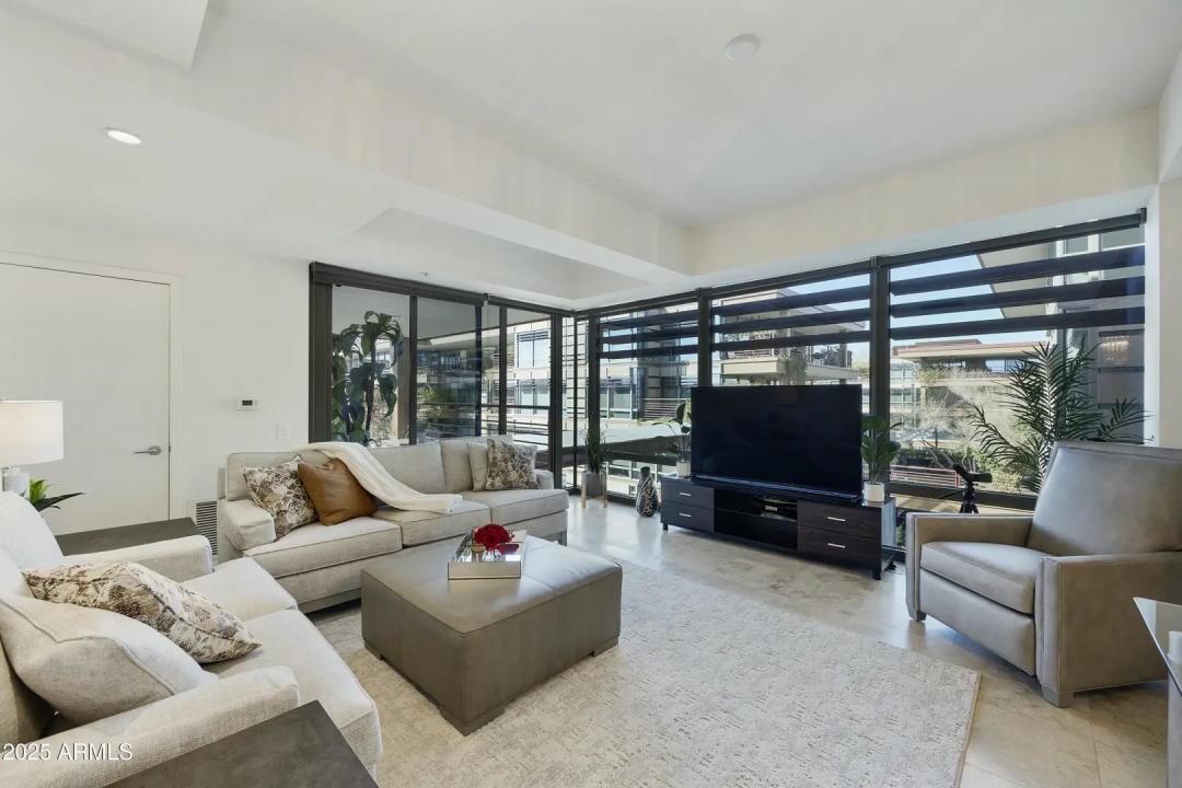 Real Estate Picture 12