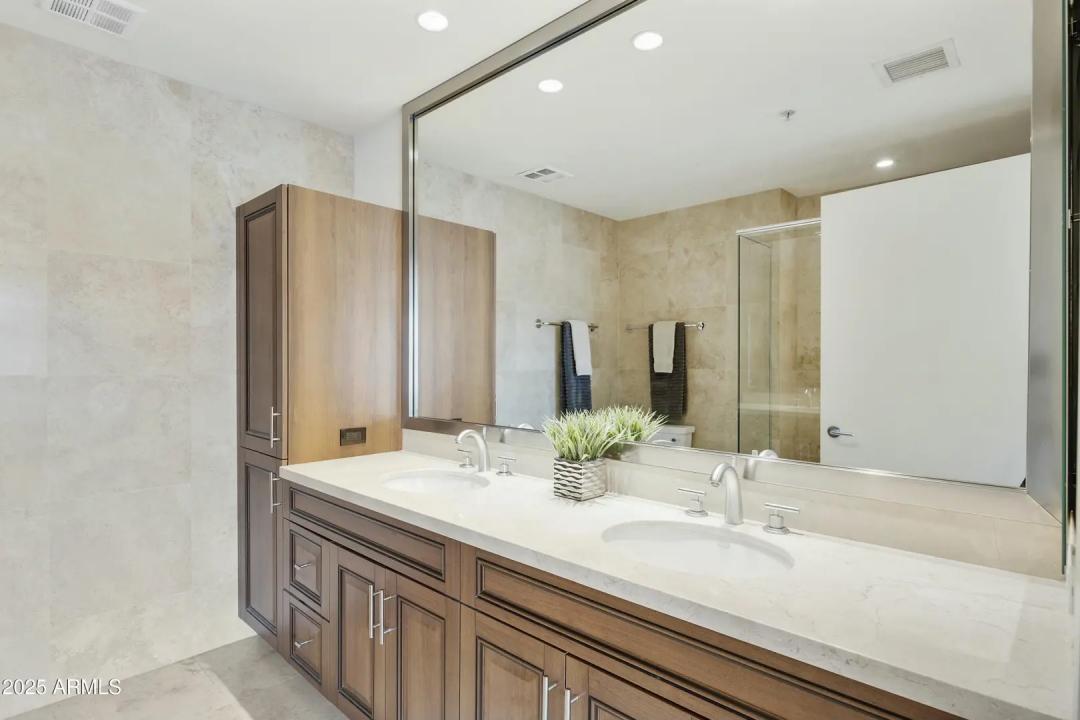 Real Estate Picture 16