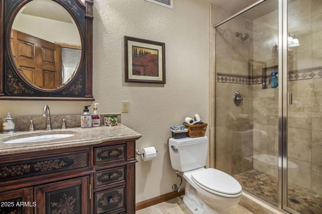 Real Estate Picture 25