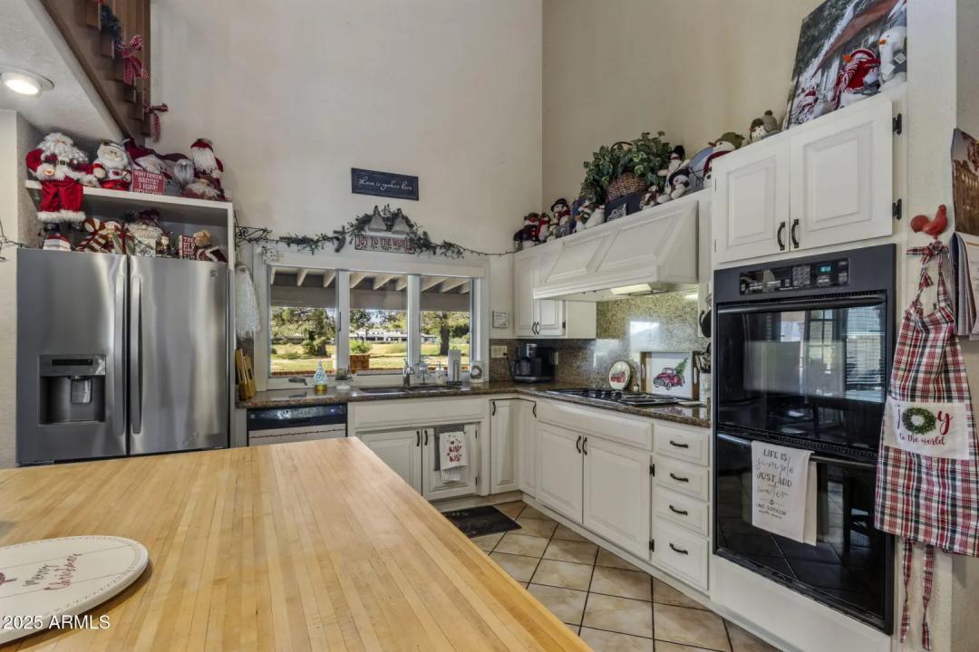 Real Estate Picture 8