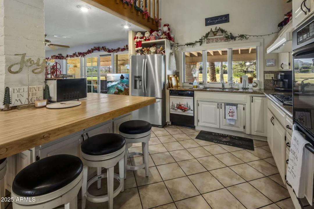 Real Estate Picture 9