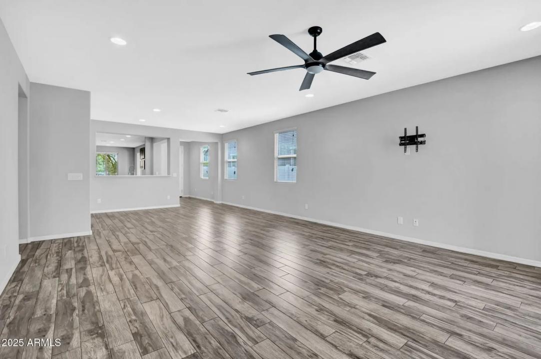 Real Estate Picture 7