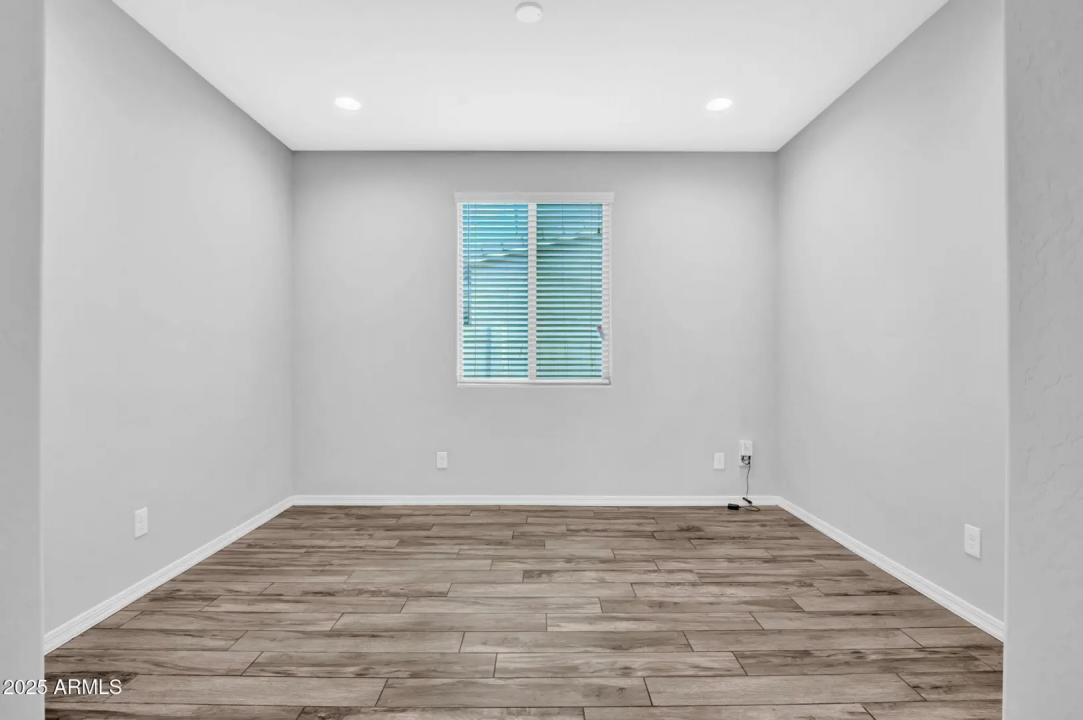 Real Estate Picture 8