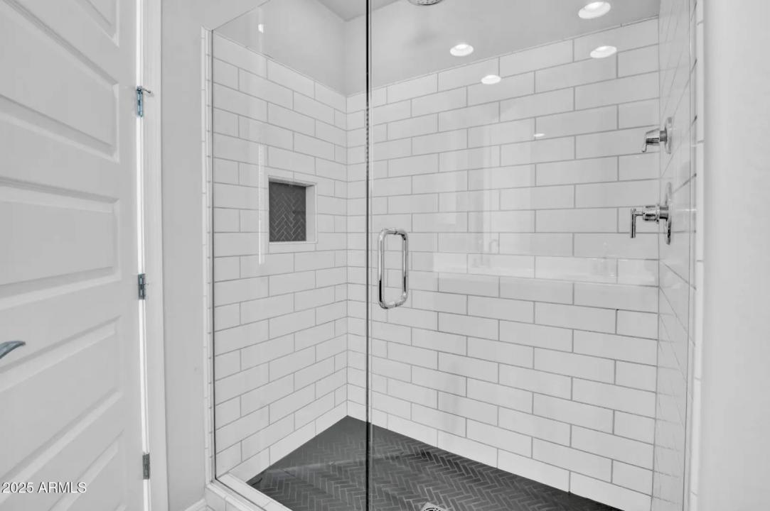 Real Estate Picture 11