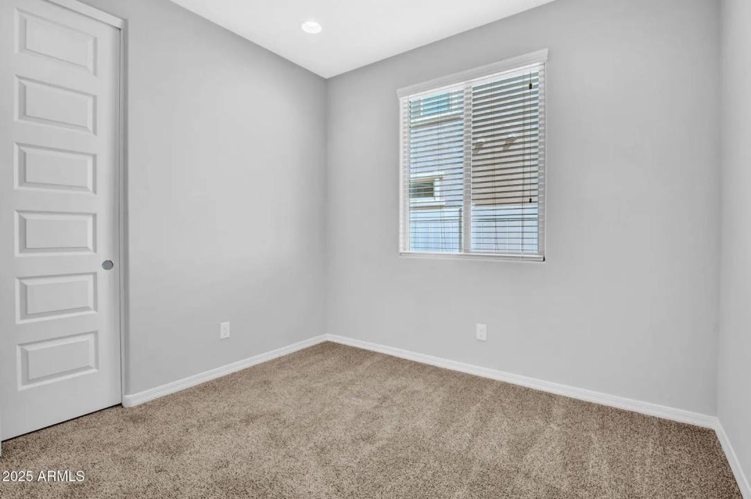 Real Estate Picture 14