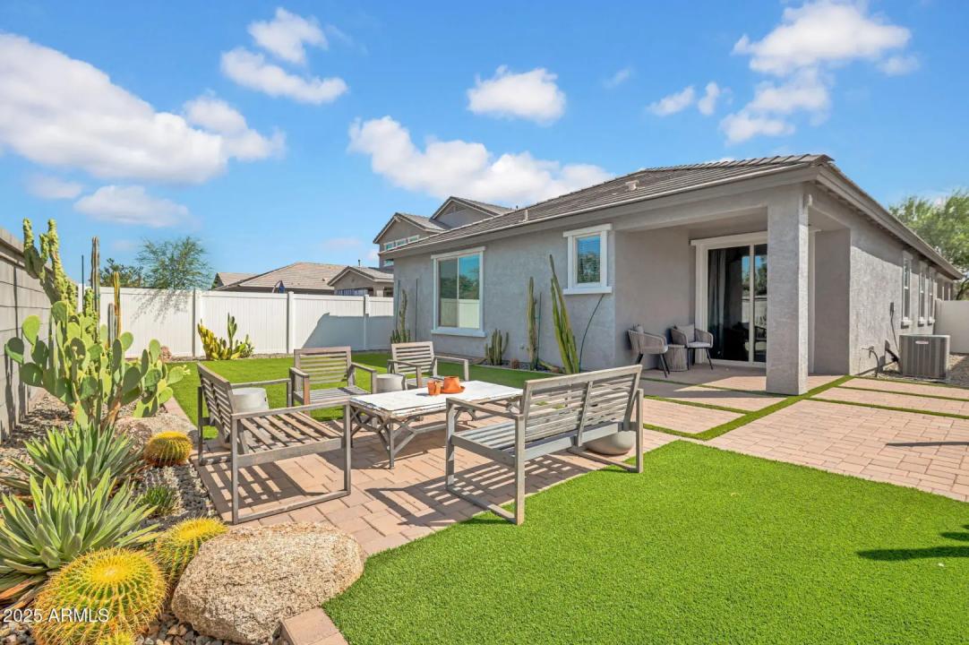 Real Estate Picture 17