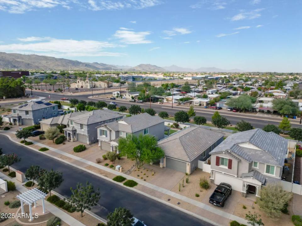 Real Estate Picture 22
