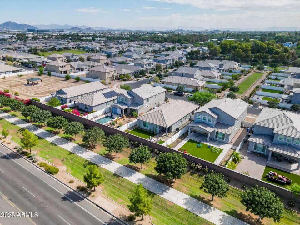 Real Estate Picture 23