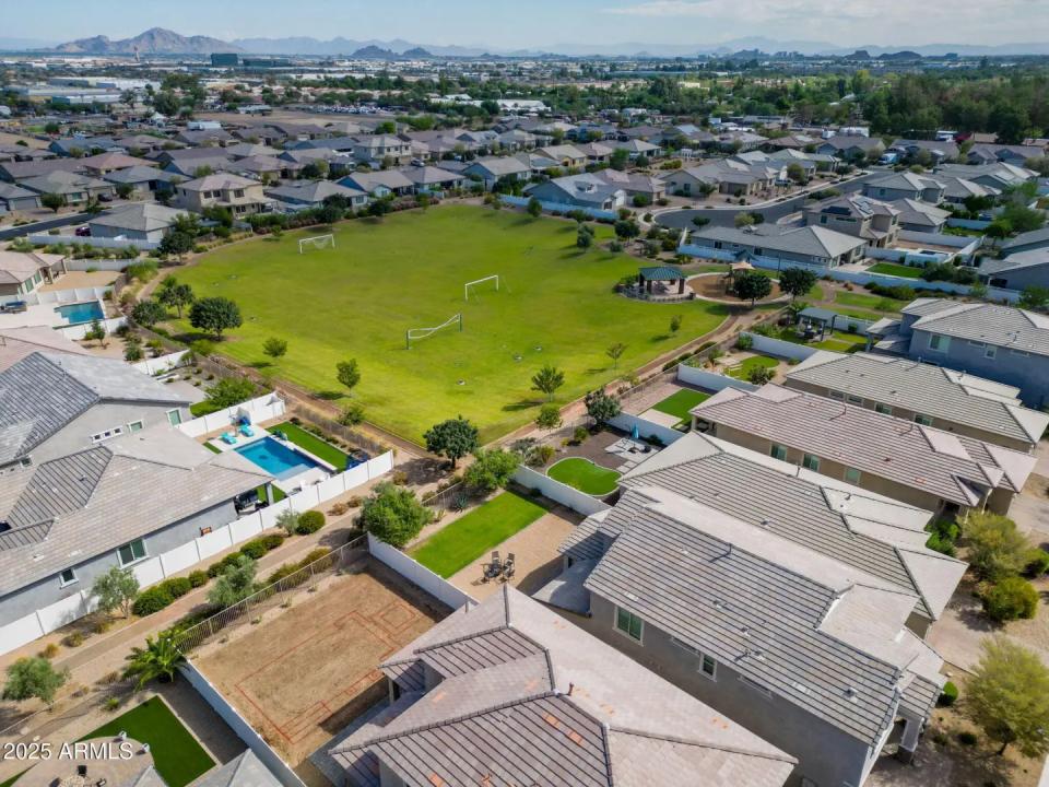 Real Estate Picture 21