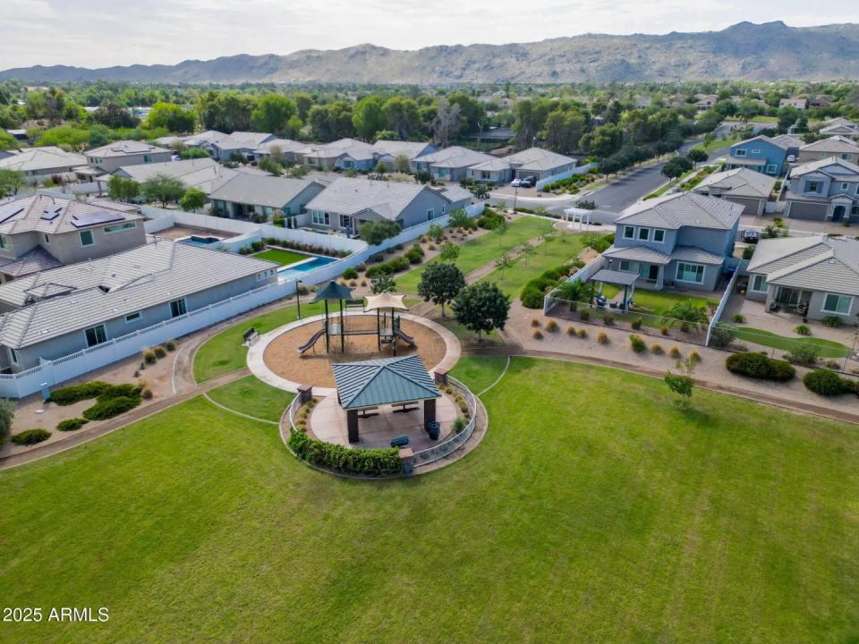 Real Estate Picture 20