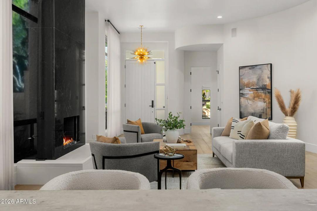 Real Estate Picture 4