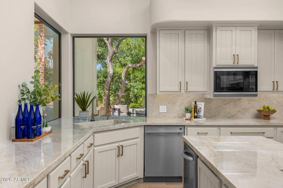 Real Estate Picture 9