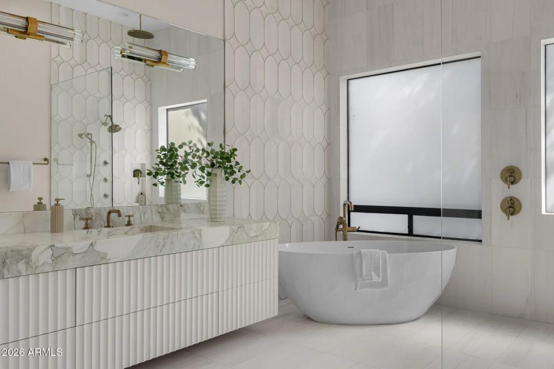 Real Estate Picture 15