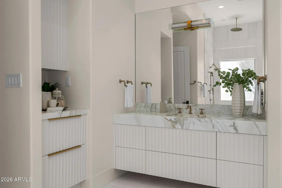 Real Estate Picture 16