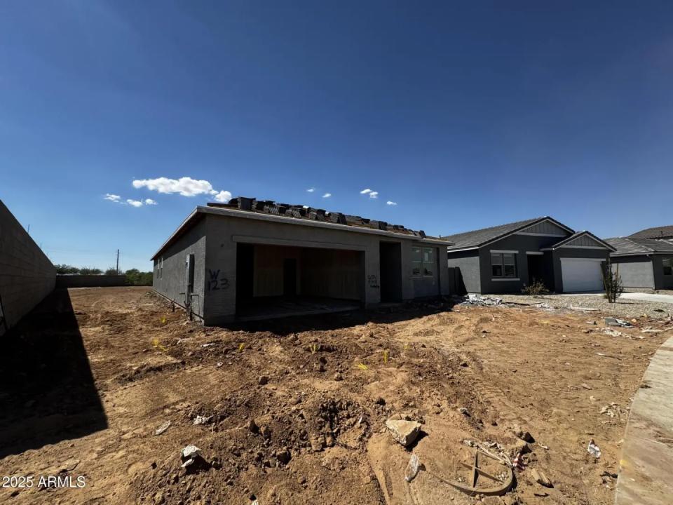 Real Estate Picture 4