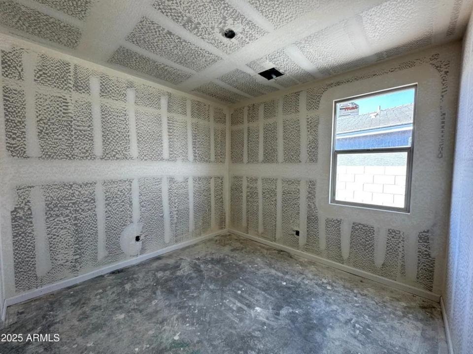 Real Estate Picture 8