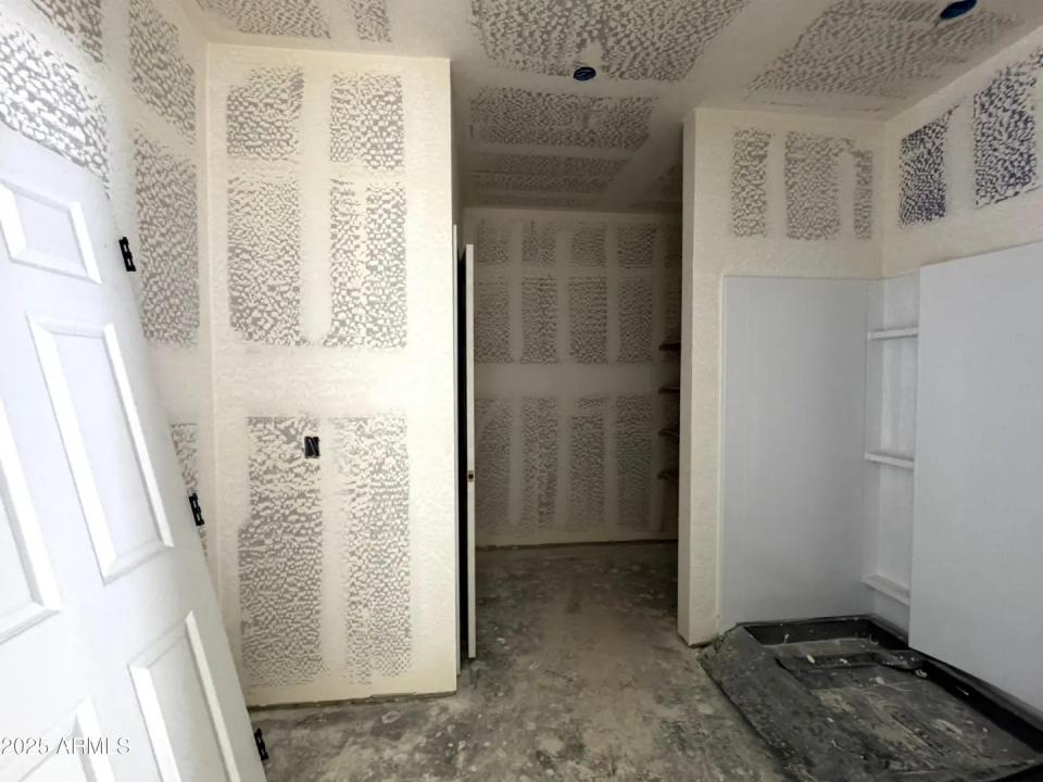 Real Estate Picture 11