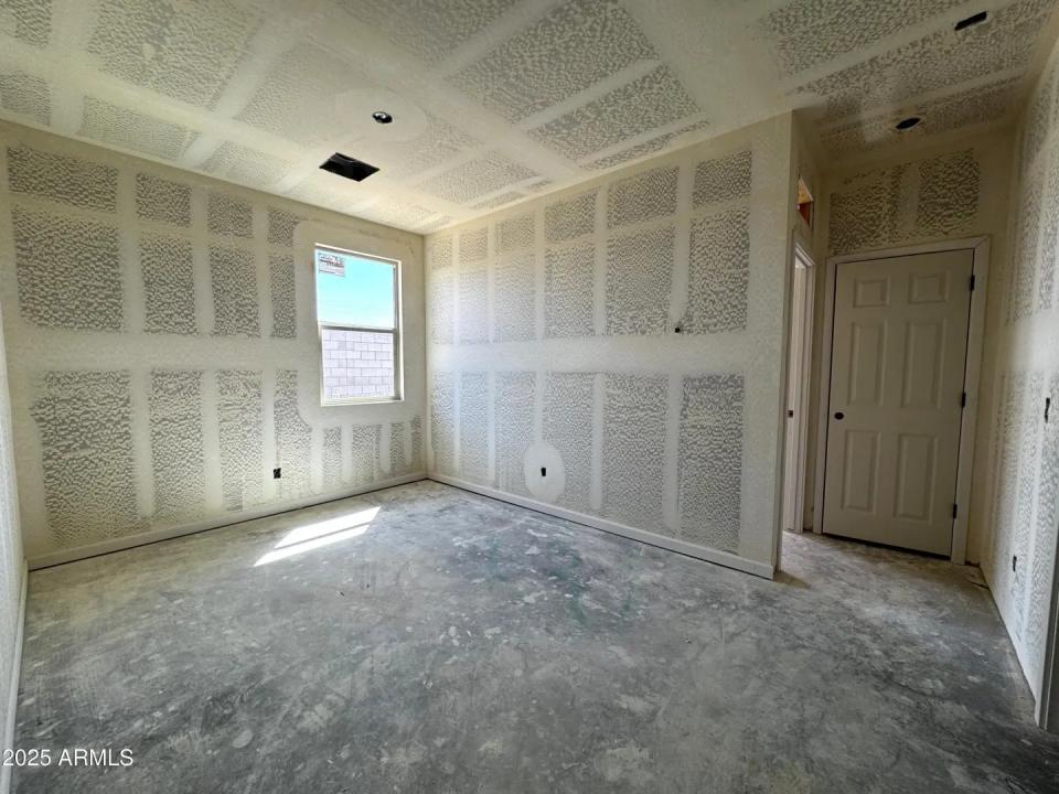 Real Estate Picture 16