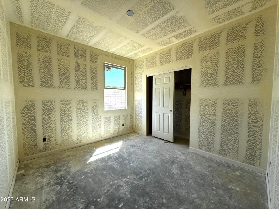 Real Estate Picture 18