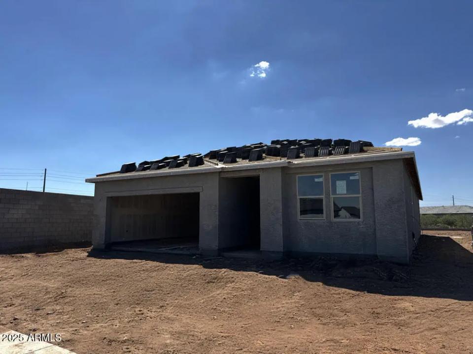 Real Estate Picture 3
