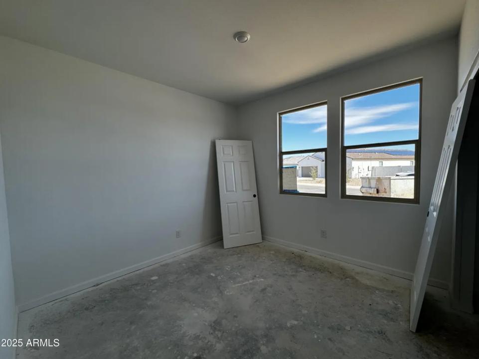 Real Estate Picture 5