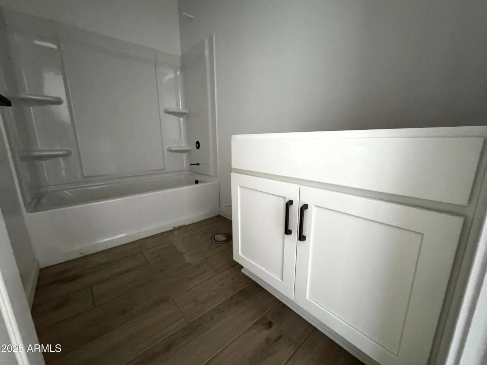 Real Estate Picture 9