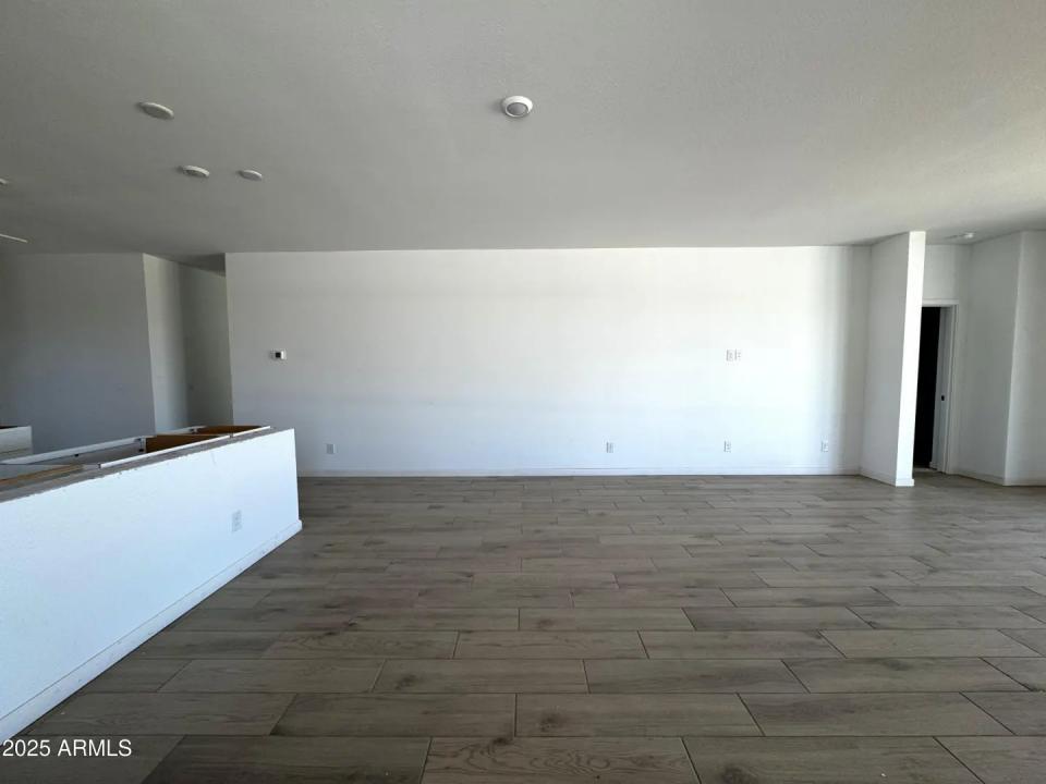 Real Estate Picture 13