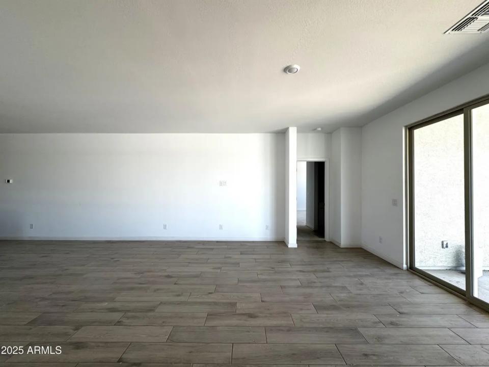 Real Estate Picture 14