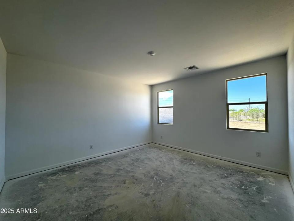 Real Estate Picture 18