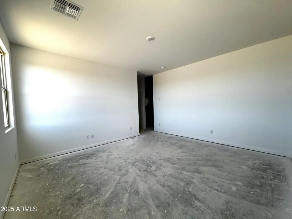 Real Estate Picture 19