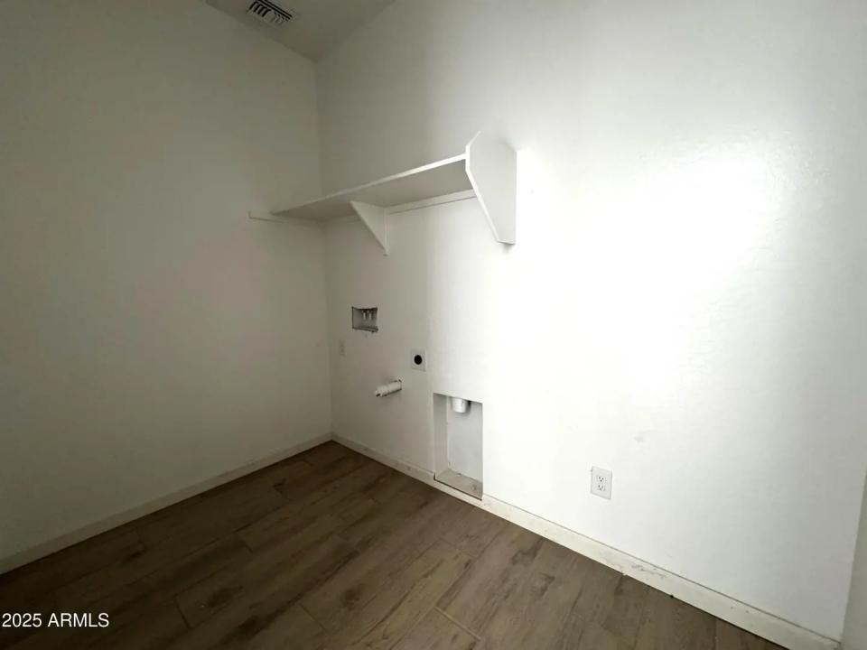 Real Estate Picture 21