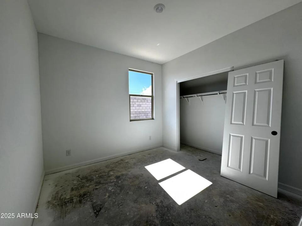 Real Estate Picture 24