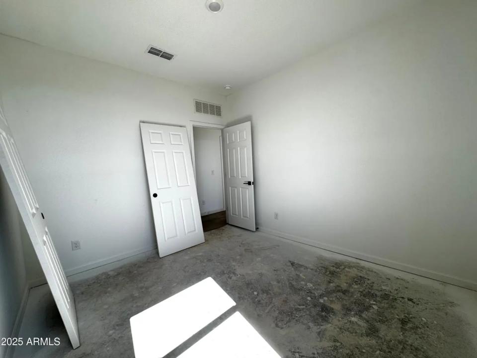 Real Estate Picture 25