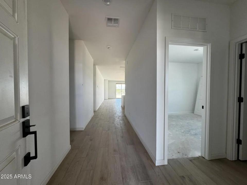 Real Estate Picture 4