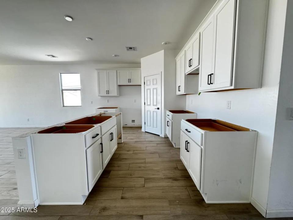 Real Estate Picture 10