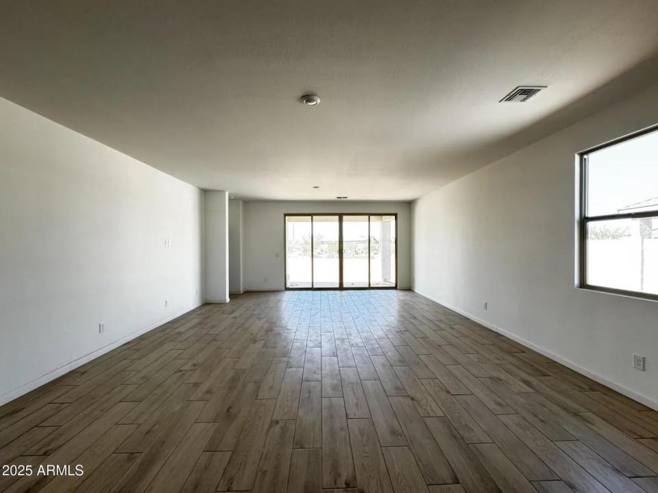 Real Estate Picture 11