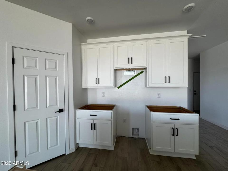 Real Estate Picture 12