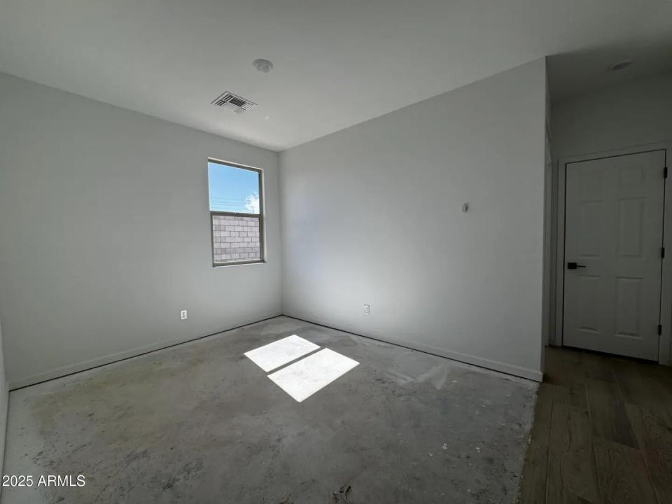 Real Estate Picture 22